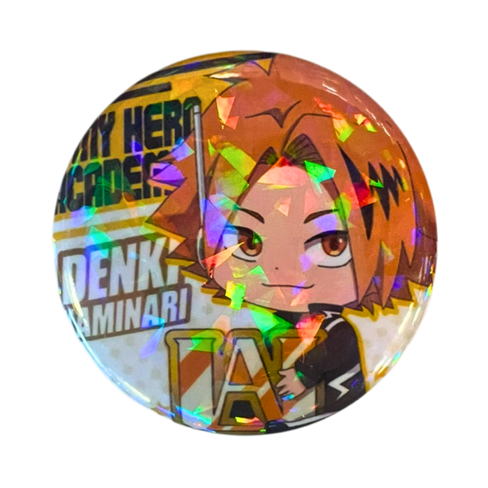 סיכת דנקי קאמינרי מנצנצת – Denki Kaminari מ־My Hero Academia בגודל 58 מ”מ