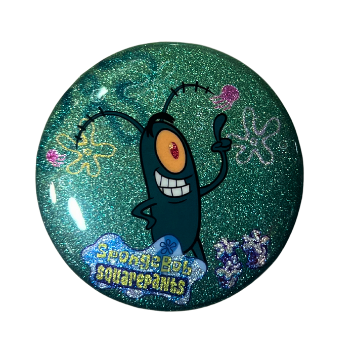 🟢 סיכת פלנקטון מנצנצת בקוטר 58 מ”מ – Plankton Glitter Badge