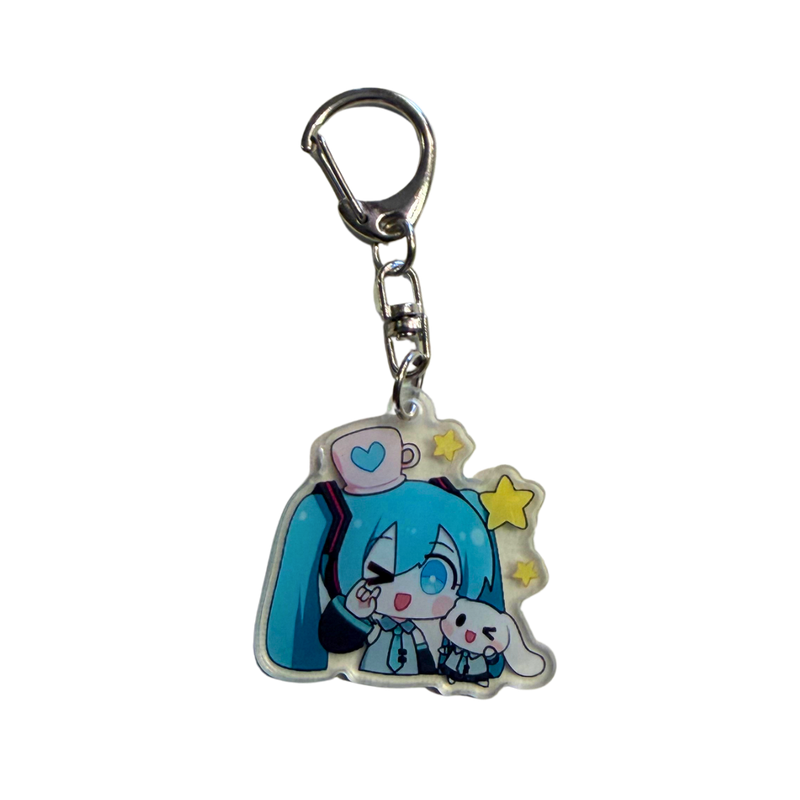 Hatsune Miku מחזיק מפתחות אקרילי – מיקו צ’יבי חמודה ✨ מבית אנימה מרקט רק ב - https://anime-market.co.il