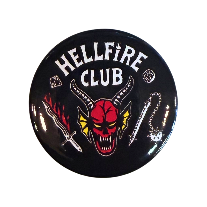 סיכת Hellfire Club – Stranger Things | קוטר 44 מ״מ רקע שחור מבית אנימה מרקט רק ב - https://anime-market.co.il