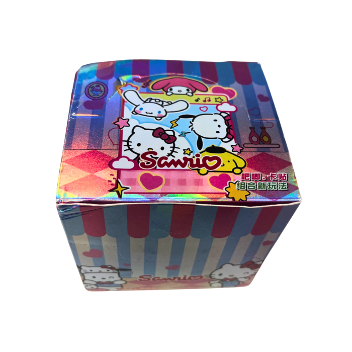 🎀 Hello Kitty וחברים – קופסה סגורה של 10 סיכות הפתעה + קלפי אספנות