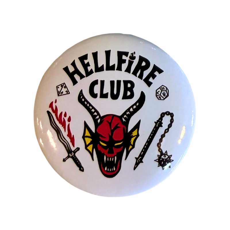 סיכת Hellfire Club – Stranger Things | קוטר 44 מ״מ רקע לבן מבית אנימה מרקט רק ב - https://anime-market.co.il