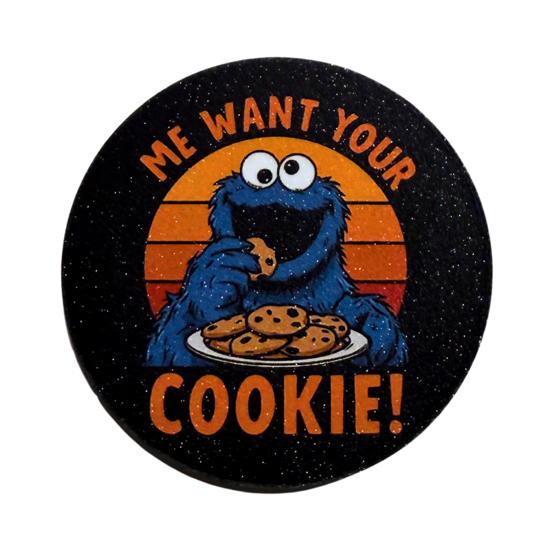 סיכת בקוטר 58 מ״מ – Cookie Monster “Me Want Cookie!” מבית אנימה מרקט רק ב - https://anime-market.co.il