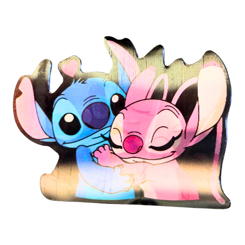 מדבקות - מדבקת 3D סטיץ’ ואיינג’ל לרכב – אפקט תנועה Lenticular Peeker | מדבקה עמידה ב־19.9 ש”ח אנימה מרקט https://anime-market.co.il