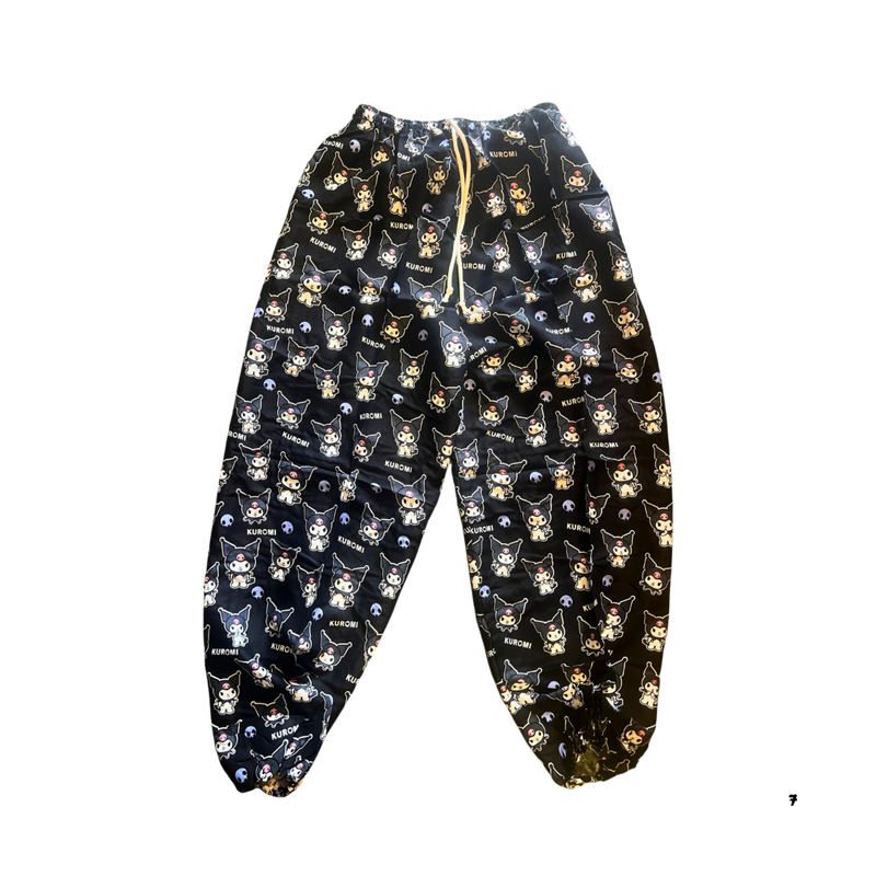 - מכנסי שרוואל קרומי – שני עיצובים בעיצוב חמוד עם קרומי על רקע סגול ושחור | מכנסי קיץ אווריריים – 39 ש”ח במקום 49 ש”ח! רקע שחור אנימה מרקט https://anime-market.co.il