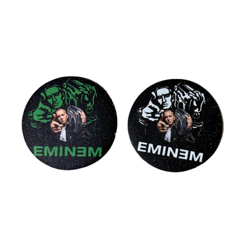 סט 2 סיכות Eminem 58 מ”מ – עם 2 סוגי מארזים לבחירה – סיכות אספנות ראפ סט סיכות ראשון מבית אנימה מרקט רק ב - https://anime-market.co.il