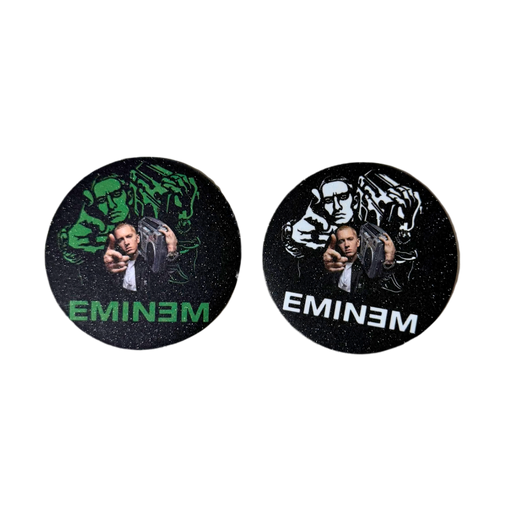 סט 2 סיכות Eminem 58 מ”מ – עם 2 סוגי מארזים לבחירה – סיכות אספנות ראפ סט סיכות ראשון מבית אנימה מרקט רק ב - https://anime-market.co.il