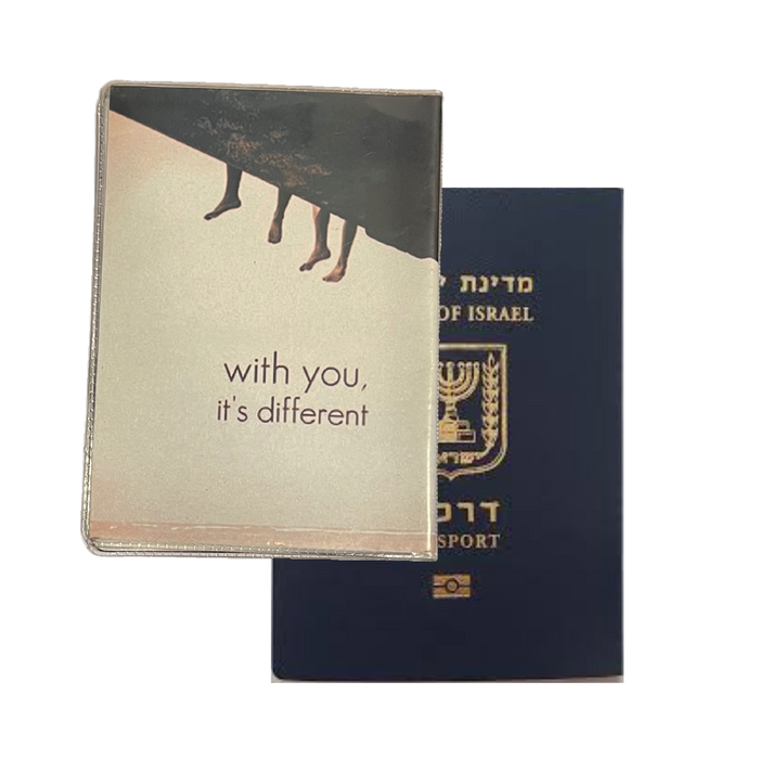 משפטי אהבה - איתך זה שונה כיסוי לדרכון