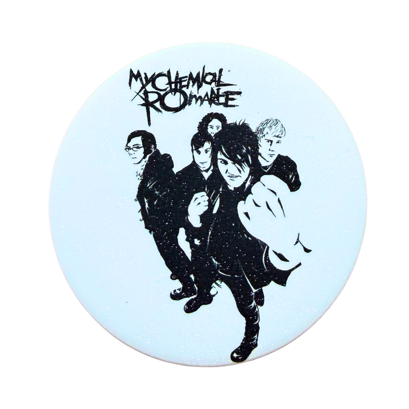 סיכת My Chemical Romance בגודל 58 מ״מ – עיצוב שחור ולבן למעריצים מבית אנימה מרקט רק ב - https://anime-market.co.il