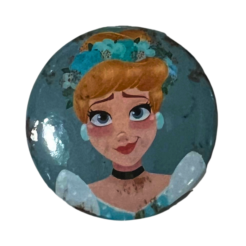 סיכות - סיכת נסיכה סינדרלה – סיכה צבעונית בקוטר 32 מ”מ | Cinderella Pin אנימה מרקט https://anime-market.co.il