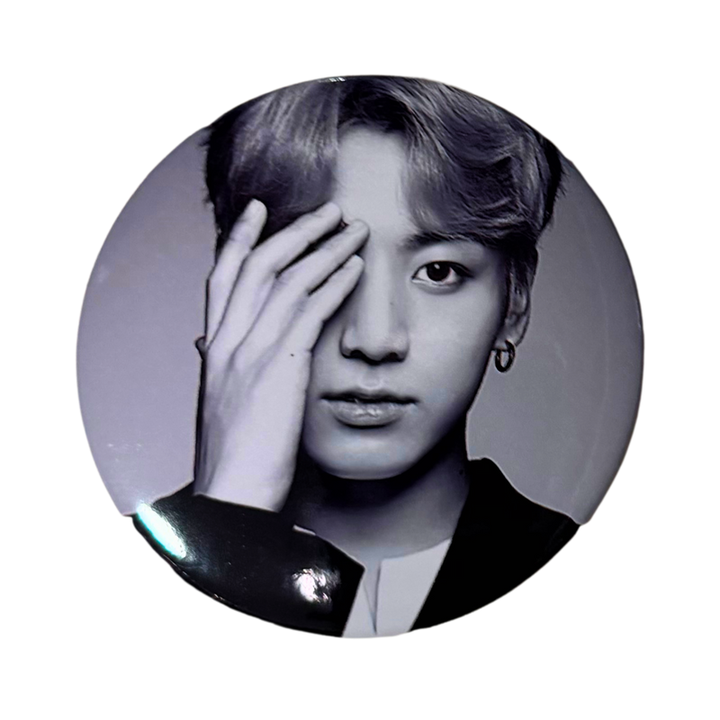 סיכות - BTS – JUNGKOOK (Jeon Jungkook) | סיכת דש / תג 58 מ״מ אנימה מרקט https://anime-market.co.il