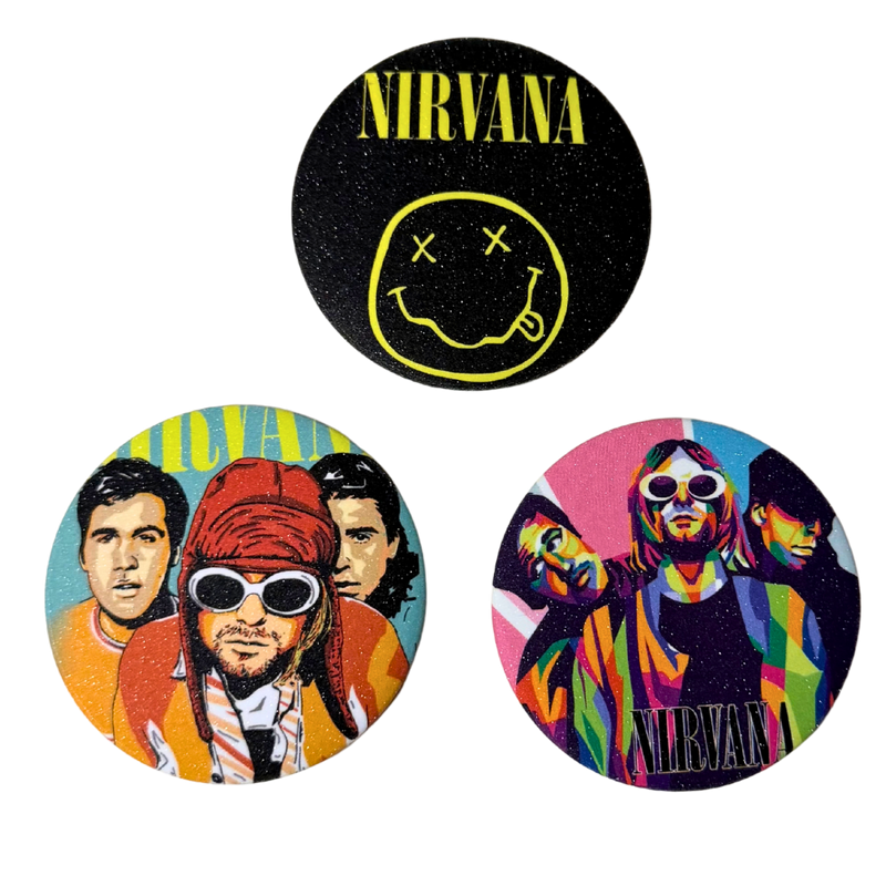 סט של 3 סיכות Nirvana 58 מ”מ – סיכות אספנות רוק אלטרנטיבי מבית אנימה מרקט רק ב - https://anime-market.co.il