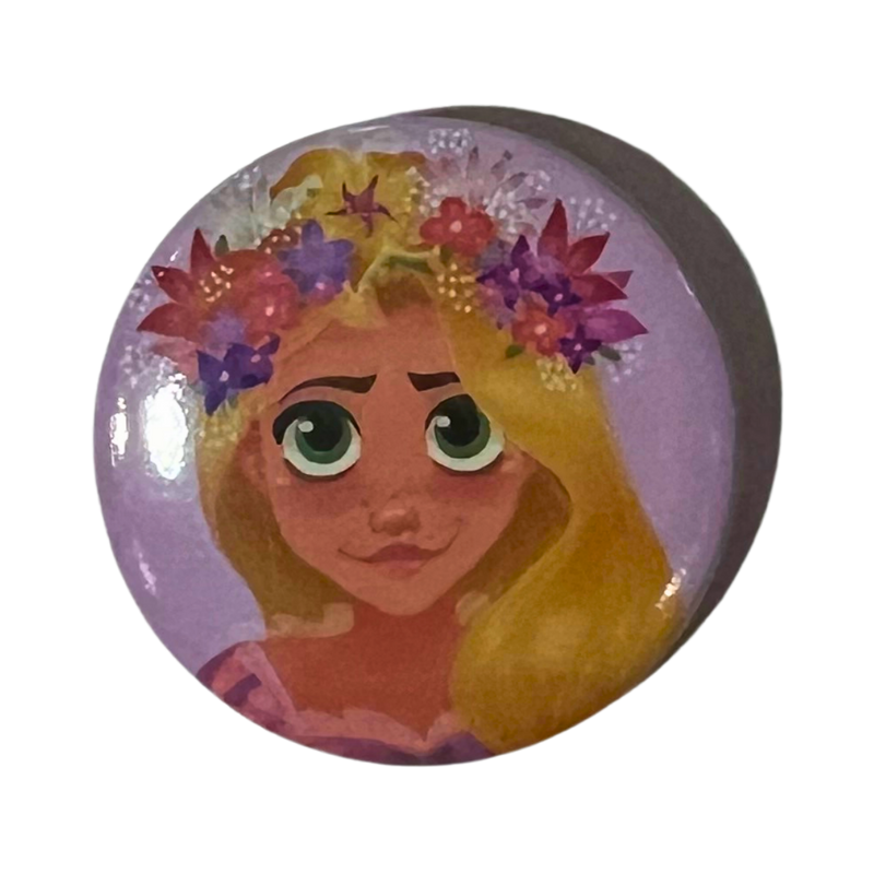 סיכות - סיכת נסיכה רפונזל – סיכה צבעונית בקוטר 32 מ”מ | Rapunzel Pin אנימה מרקט https://anime-market.co.il