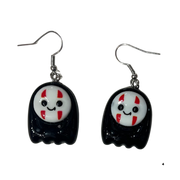 עגילים - עגילי ללא פנים – הקסם של המסע המופלא עכשיו אצלכם! 🌙✨ אנימה מרקט https://anime-market.co.il