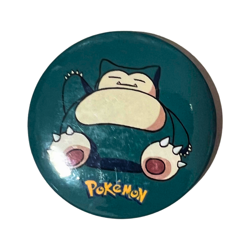 😴 סיכת פוקימון סנורלקס בגודל 58 מ”מ – Snorlax Pokémon Badge מבית אנימה מרקט רק ב - https://anime-market.co.il