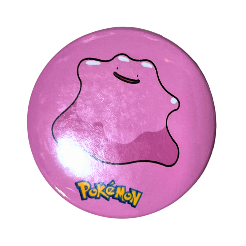 💖 סיכת דיטו חמודה במיוחד – ברקע ורוד | Ditto Pokémon Pin | סיכת פוקימון בגודל 58 מ״מ מבית אנימה מרקט רק ב - https://anime-market.co.il
