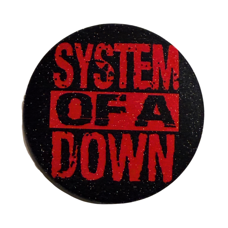 סיכת System of a Down – בגודל 58 מ״מ | סיכת להקה לאספנים ומעריצים מבית אנימה מרקט רק ב - https://anime-market.co.il