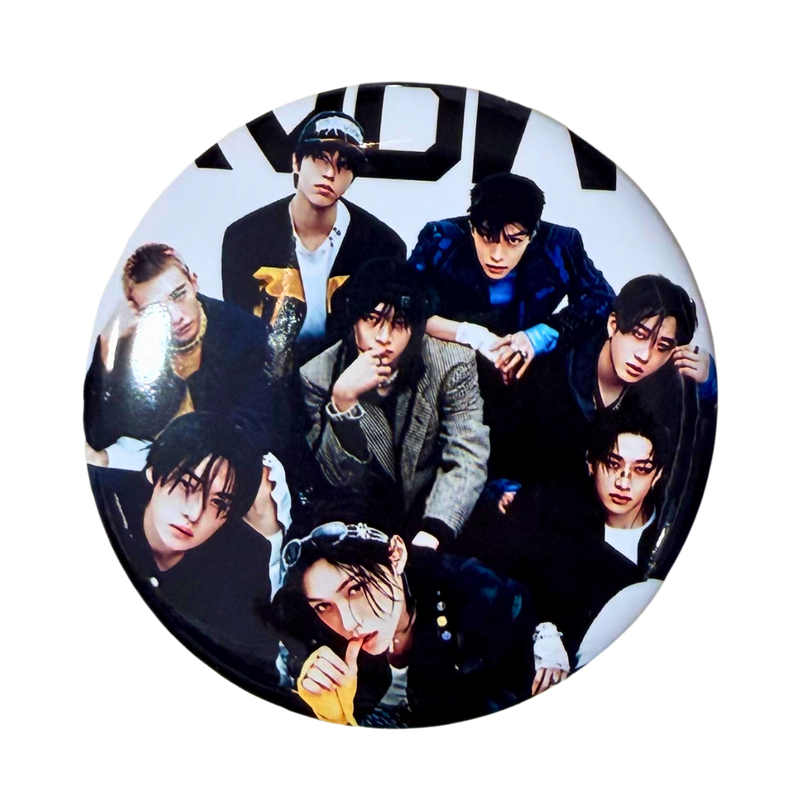 סיכה Stray Kiss 58 מ״מ – כל הדמויות באלבום קארמה מבית אנימה מרקט רק ב - https://anime-market.co.il