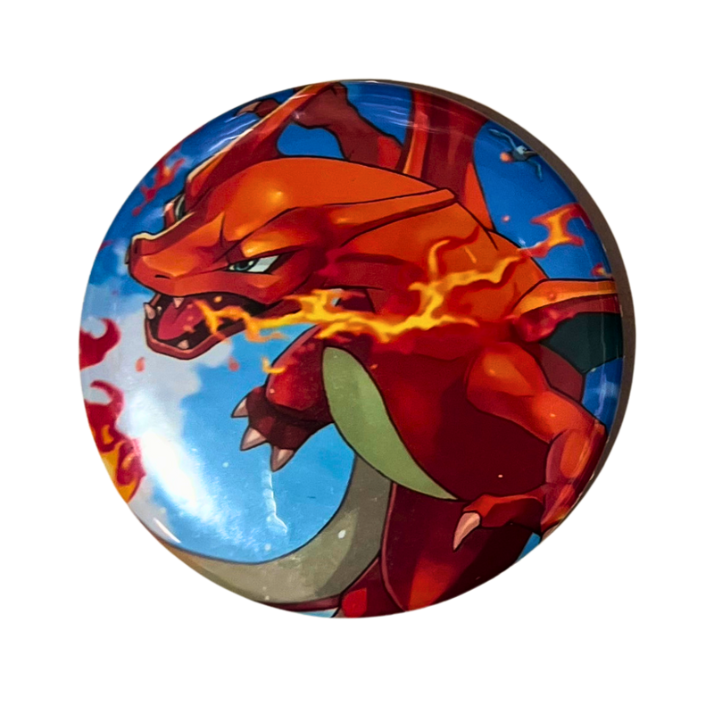 🔥 סיכת פוקימון צ’אריזארד בגודל 58 מ״מ – Charizard Pokémon Badge 🔥 מבית אנימה מרקט רק ב - https://anime-market.co.il