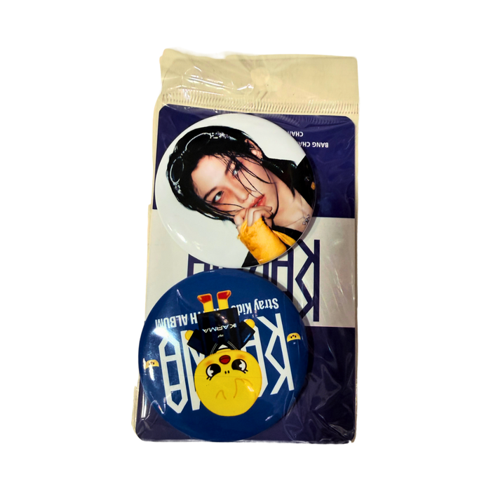 מארז 2 סיכות פליקס + קמע פליקס – Stray Kids KARMA | סיכות אספנות 58 מ״מ בעיצוב רשמי