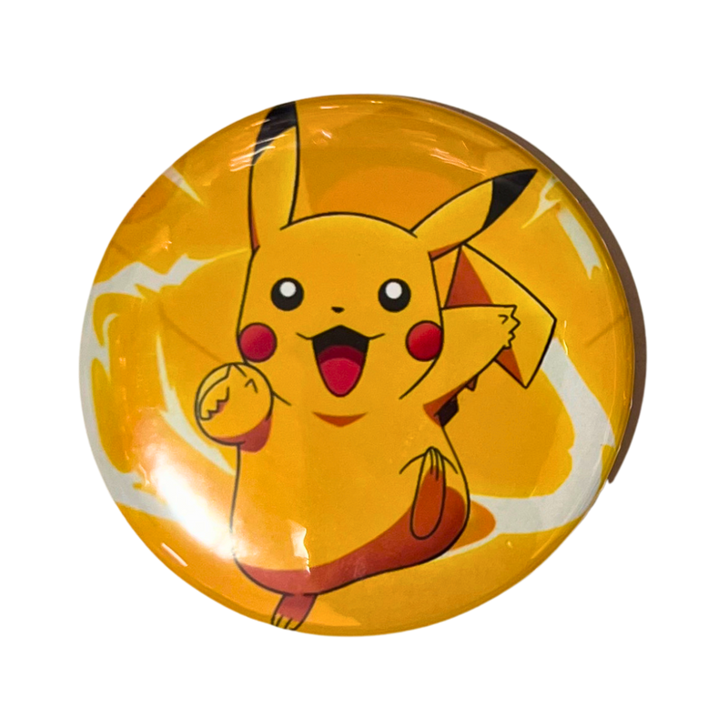 ⚡ סיכת פיקאצ’ו מפוקימון – Pikachu Pokémon Badge בגודל 58 מ”מ מבית אנימה מרקט רק ב - https://anime-market.co.il