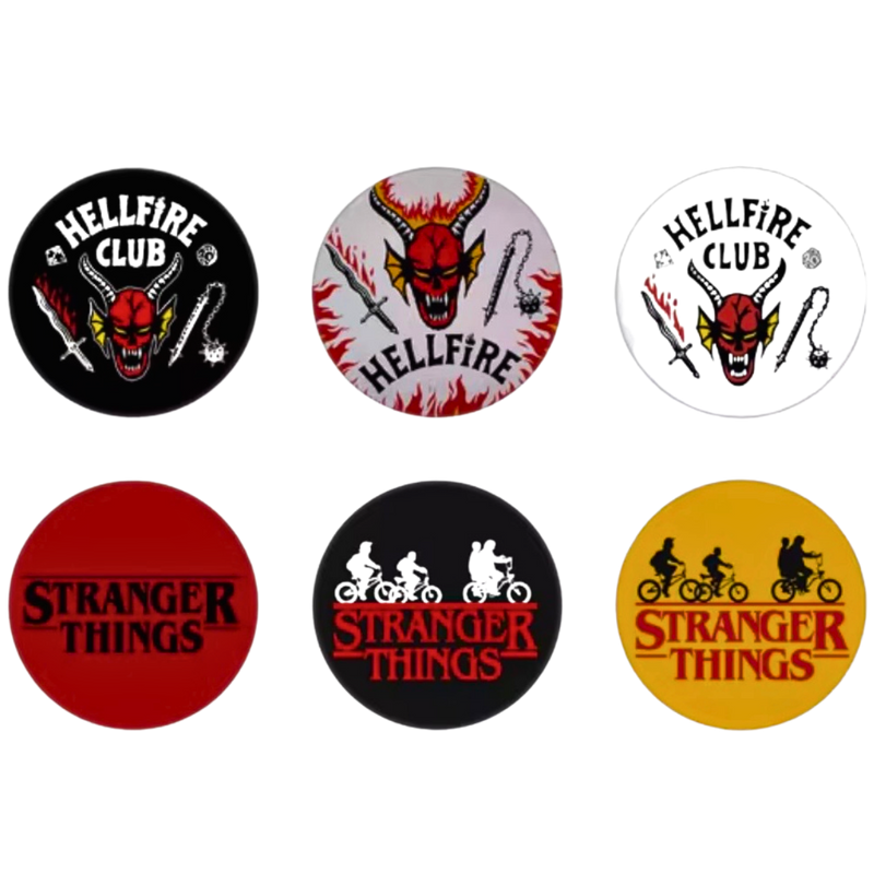 סט 6 סיכות לוגו אייקוניות – דברים מוזרים | 44 מ״מ הסט השלם מבית אנימה מרקט רק ב - https://anime-market.co.il