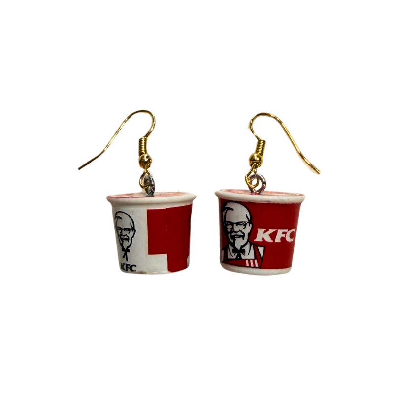 עגילי הדלי של KFC – עגילים מצחיקים ואייקוניים מבית אנימה מרקט רק ב - https://anime-market.co.il