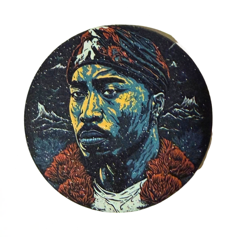 סיכת 2PAC Shakur – סיכת ראפ אייקונית 58 מ״מ | Tupac Hip Hop Pin מבית אנימה מרקט רק ב - https://anime-market.co.il