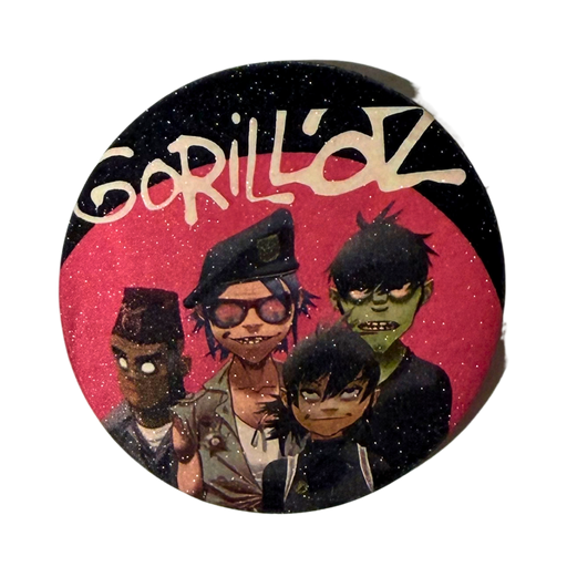 סיכת Gorillaz 58 מ”מ – סיכת אספנות מוזיקה אלטרנטיבית מבית אנימה מרקט רק ב - https://anime-market.co.il